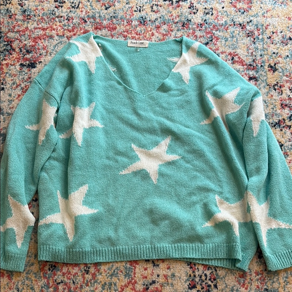 Peach Love California Green and White V-Neck Top